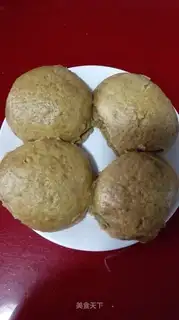 A melon red sugar bun