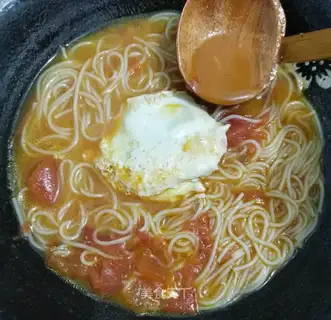 Tomato egg noodles