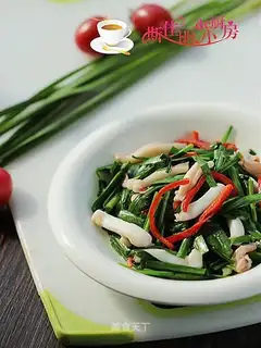 Cream-breed squid