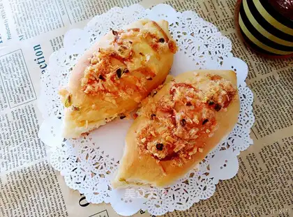 Onion pine bun