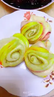 Three-coloured rolls