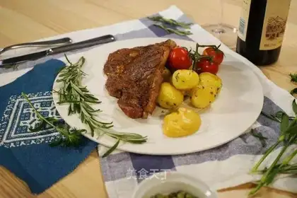 French steak with mini potatoes