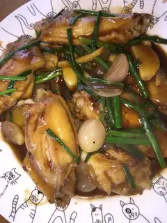 The cola chicken is on the wing