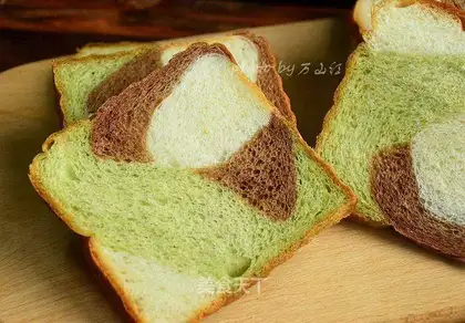 Three-colour toast