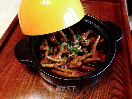 Red Feng Paw