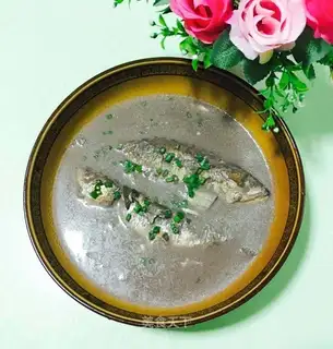 Black bean mashed yellowtail fish soup