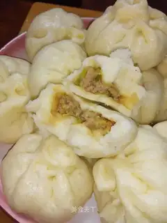 Celery pork bun