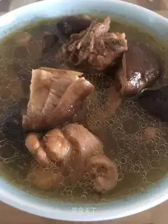 Mushroom chicken soup