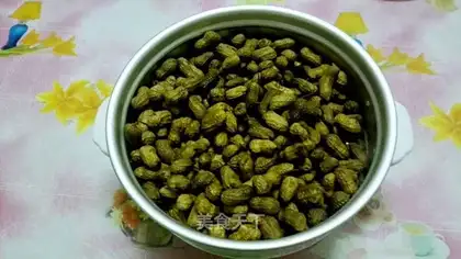 Five saline peanuts