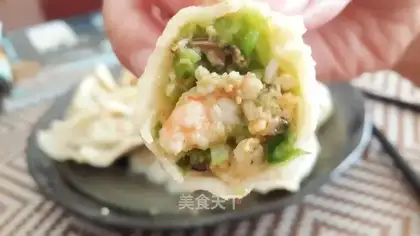 cucumber pepper seafood dumplings