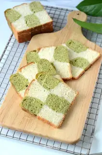 Spinach Chess and Little Toast