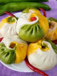 Three-coloured buns