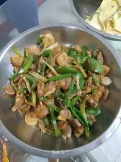 Onions of fried flowers and shrimp