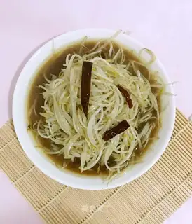 The green bean sprouts