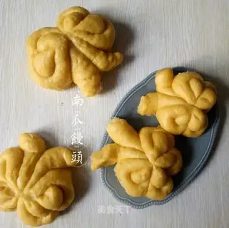 Butterfly pumpkin buns