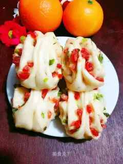 Onion sausage roll
