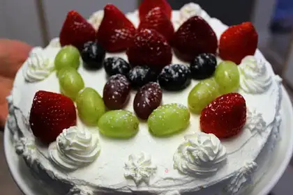 Fruit cream cake
