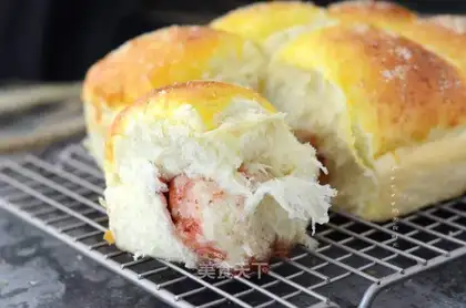 Strawberry sauce, coconut