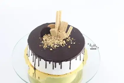 Chocolate noodle cake