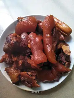 Pig-foot ginger