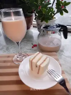 Strawberry milk tea