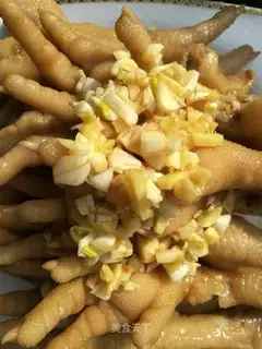 Frozen chicken claws