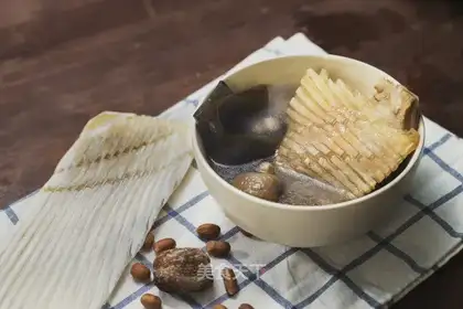 The groundnut shark bones