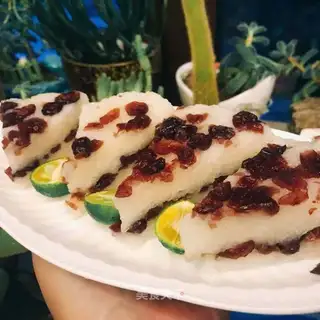 Cranberry cut the rice cake