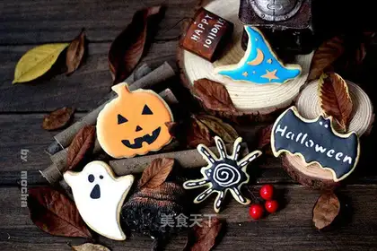 Halloween frosting cookies