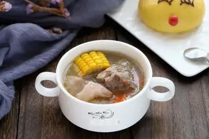 Carrot corn lily bone soup
