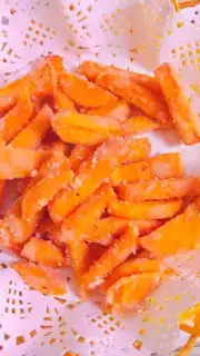 Anti-saloon gold and red fries