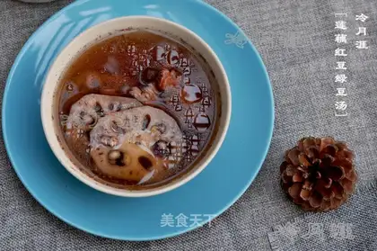 Lotus and green bean soup