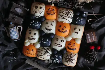 Halloween squeezing bread