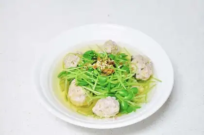 Pine bean seed meatball soup