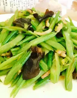 Celery fried meat