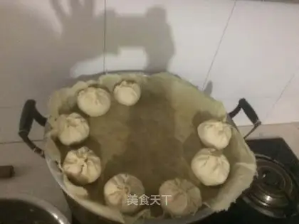 It's a big white melon bun