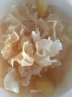 White fruit, sugar, silver ears