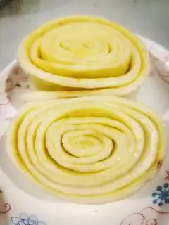 Ginger and yellow rolls