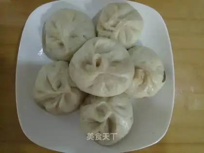 Celery pork buns