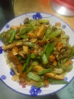 Celery fried dry