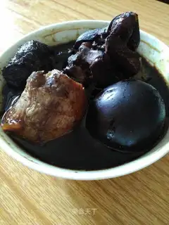 Pig-foot ginger
