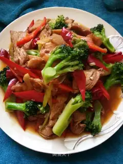 Chicken chips and broccoli
