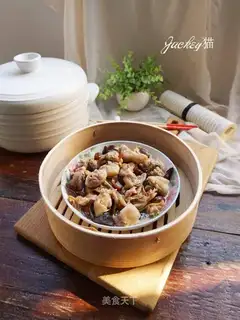 A chicken with red dates