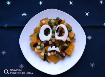 Pumpkin face salad