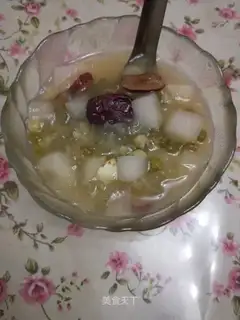 Silver-eared lotus soup
