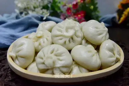 A little onion pork bun