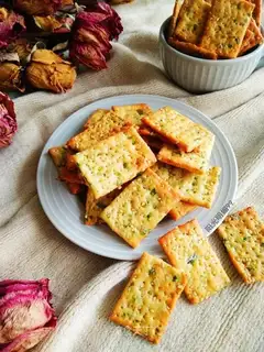 Sesame onion cookies