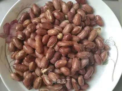 Fried peanuts