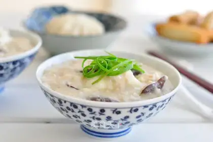 Porridge of oatmeal mushrooms