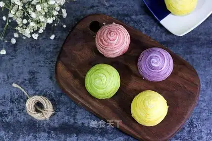 Four-colour spiral souffle